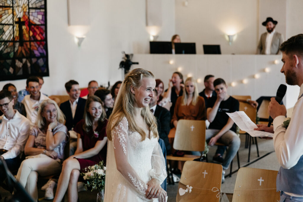 Emotie bij de bruid geschoten door Emma Fotografie, trouwfotograaf in Friesland.
